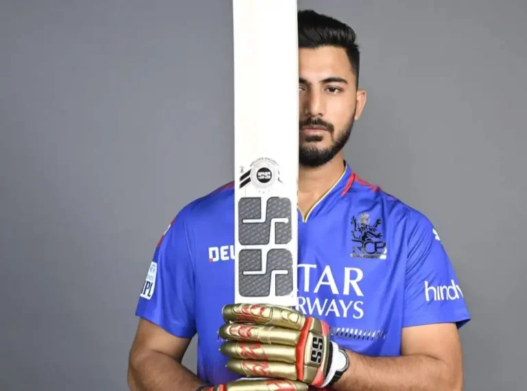 Saurav Chauhan holding a bat