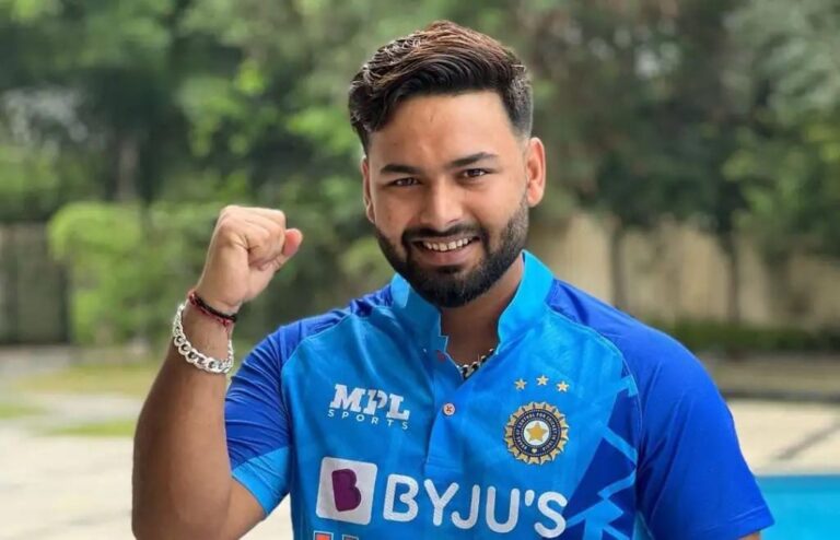 An image of Rishabh pant clenching his hand to show spirit