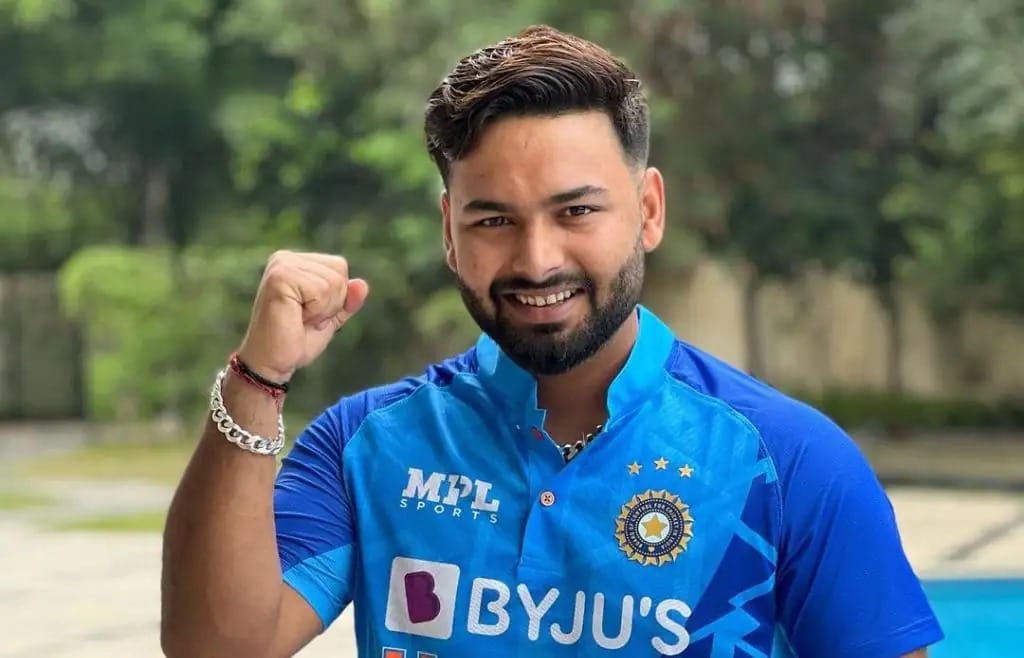 An image of Rishabh pant clenching his hand to show spirit