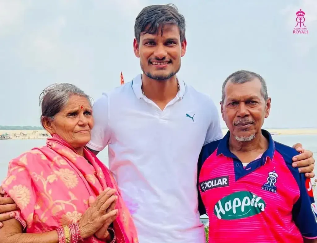 Kuldeep Sen with his parents