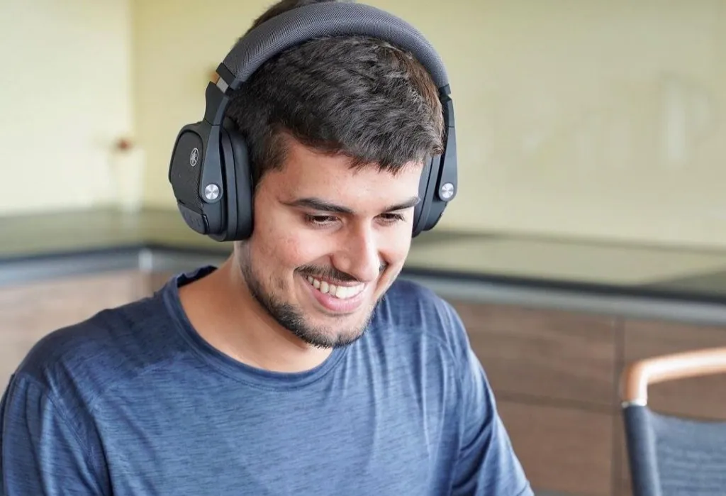 Dhruv Rathee on his PC wearing an headphone